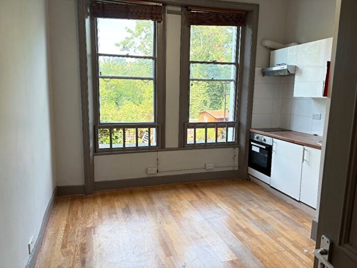 Studio To Rent In Very Near Fordwych Road Area, Kilburn Cricklewood Area, NW2