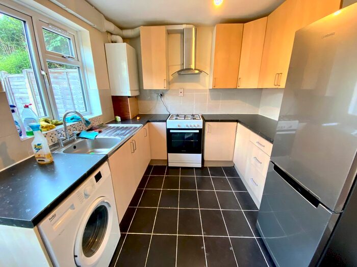 4 Bedroom Semi-detached House To Rent In Hobart Road, Hayes, UB4
