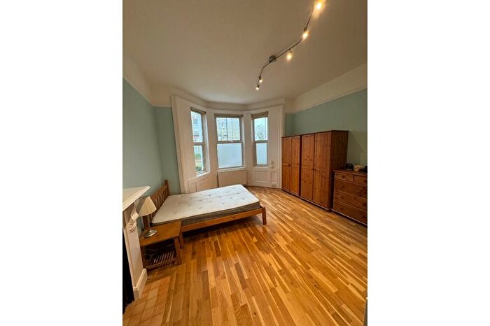 1 Bedroom Studio To Rent In Lambert Road, Brixton Hill, London, SW2