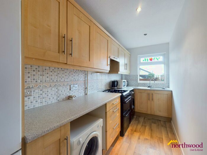 2 Bedroom Bungalow To Rent In Tarvin Grove, Packmoor, ST6