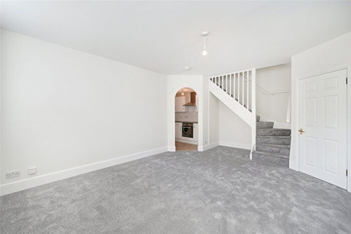 2 Bedroom Flat To Rent In Steele Road, London, W4