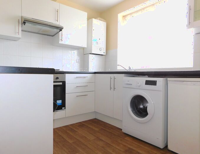 2 Bedroom Maisonette To Rent In Station Close, London, N3