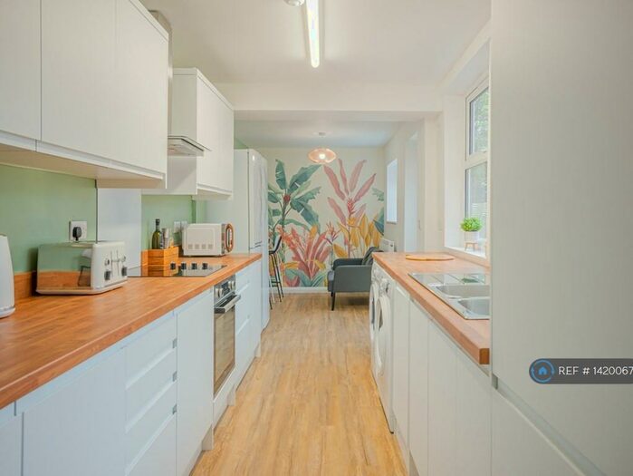 7 Bedroom Terraced House To Rent In Holly Road, Northampton, NN1