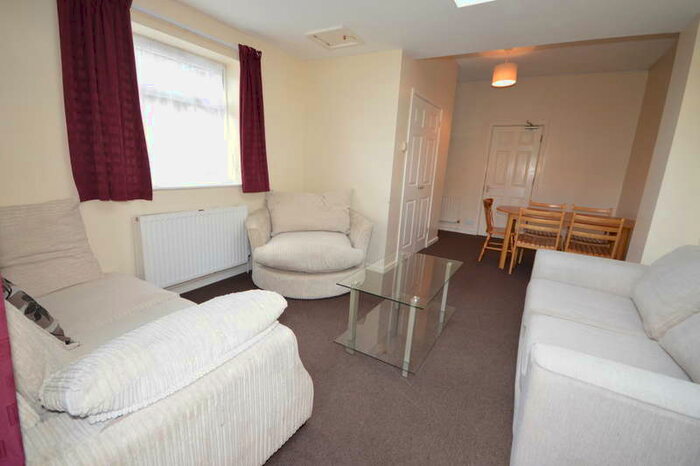 6 Bedroom Detached House To Rent In Highfield Road, Bournemouth, BH9