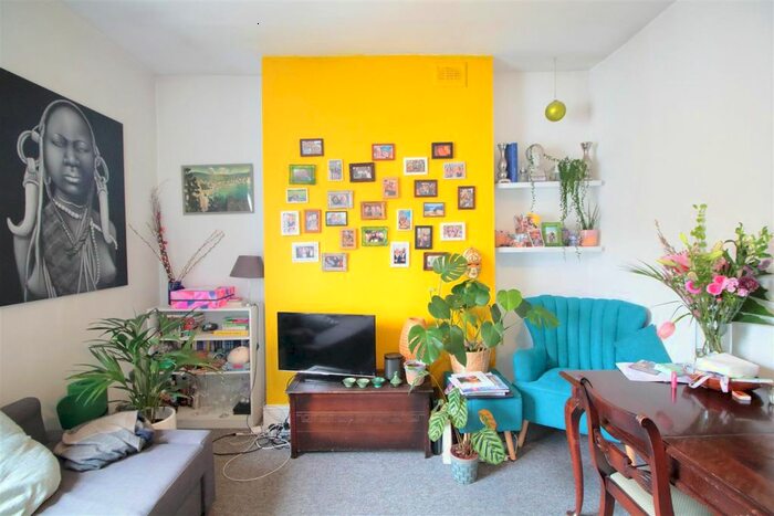 2 Bedroom Flat To Rent In Kellett Road, London, SW2