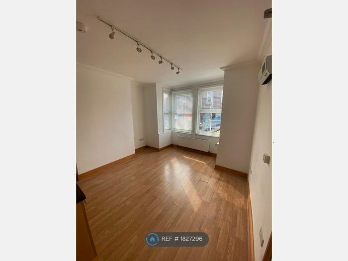 1 Bedroom Flat To Rent In Flt Magdalen Road, Norwich, NR3