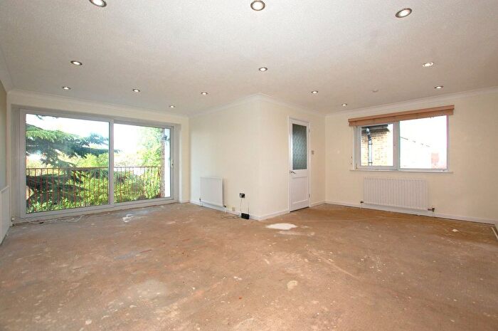 2 Bedroom Flat To Rent In Cumberland Road, Bromley, BR2