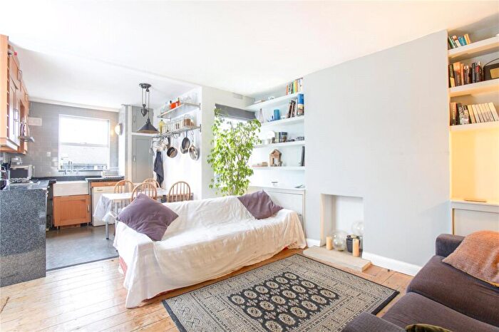 2 Bedroom Apartment To Rent In Heneage Street, Shoreditch, London, E1