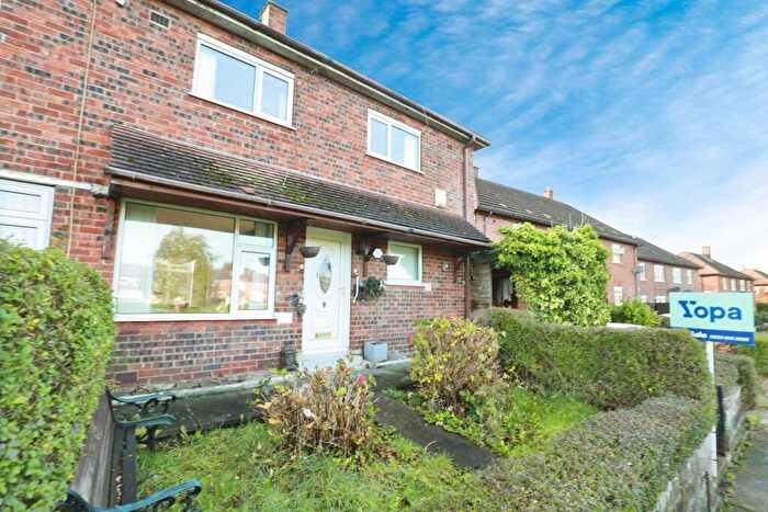 3 Bedroom Semi Detached House For Sale In Chelmsford Drive, Bentilee, Stoke-on-trent, ST2