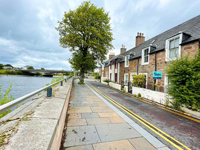 3 Bedroom Terraced House For Sale In Douglas Row, Inverness, IV1
