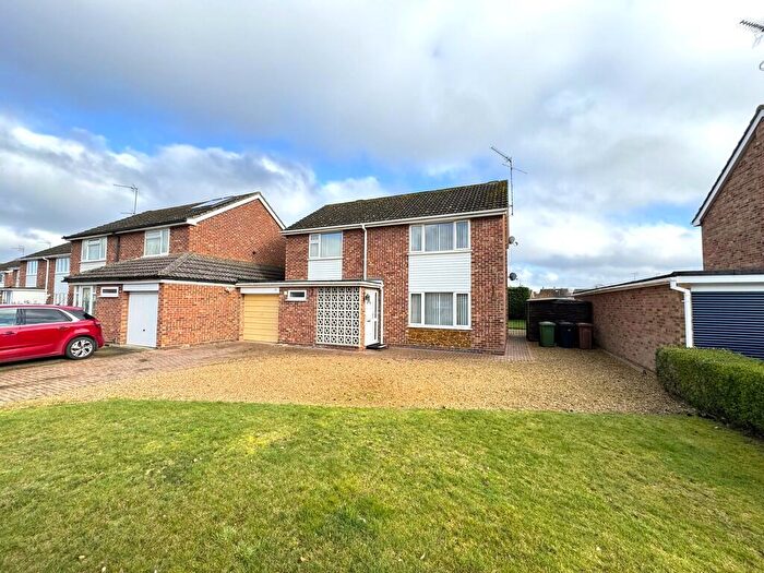4 Bedroom Detached House For Sale In South Wootton - Bed Link-Detached House On Sought After Cul-De-Sac, PE30
