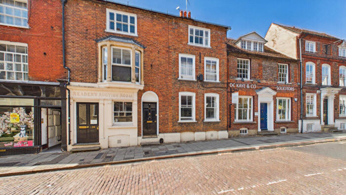 2 Bedroom Maisonette For Sale In Temple Street, Aylesbury, Buckinghamshire, HP20