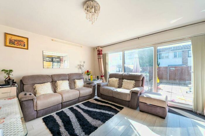 3 Bedroom Semi-Detached House To Rent In Eastcote Lane, Harrow, HA2