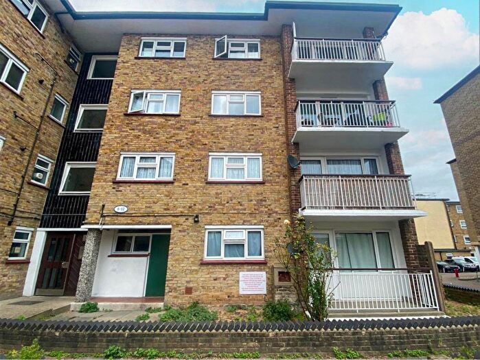 2 Bedroom Flat To Rent In St. Andrews Court, Queen Street, Gravesend, DA12
