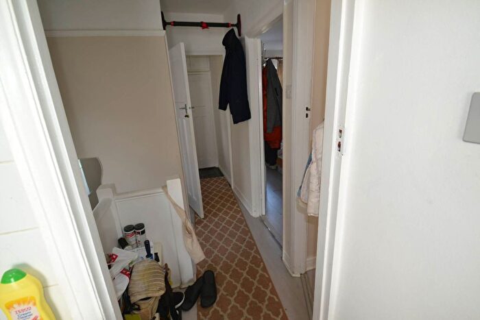 1 Bedroom Semi-Detached House To Rent In Langdale Gardens, Perivale, UB6