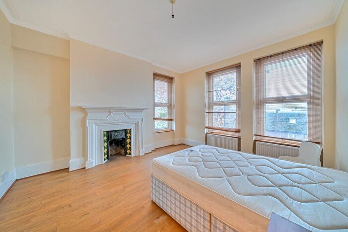 3 Bedroom Flat To Rent In Muswell Hill Road, London, N10