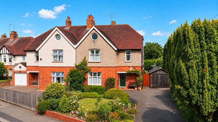 3 Bedroom Semi-Detached House For Sale In The Avenue, Spinney Hill, Northampton, NN3