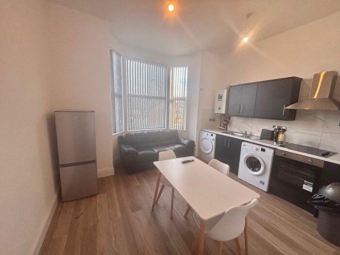 3 Bedroom Flat To Rent In Loughborough Rd, Nottingham, NG2