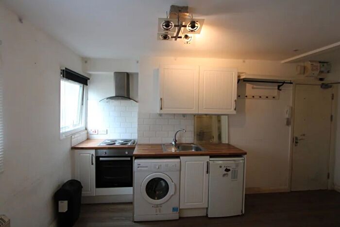 Studio To Rent In Cranfield Close, London, SE27