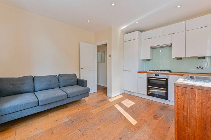 2 Bedroom Flat For Sale In Wandsworth Bridge Road, South Park, London, SW6