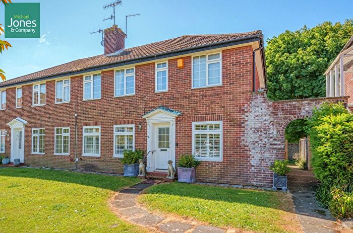 2 Bedroom Flat For Sale In Gaisford Close, Worthing, West Sussex, BN14