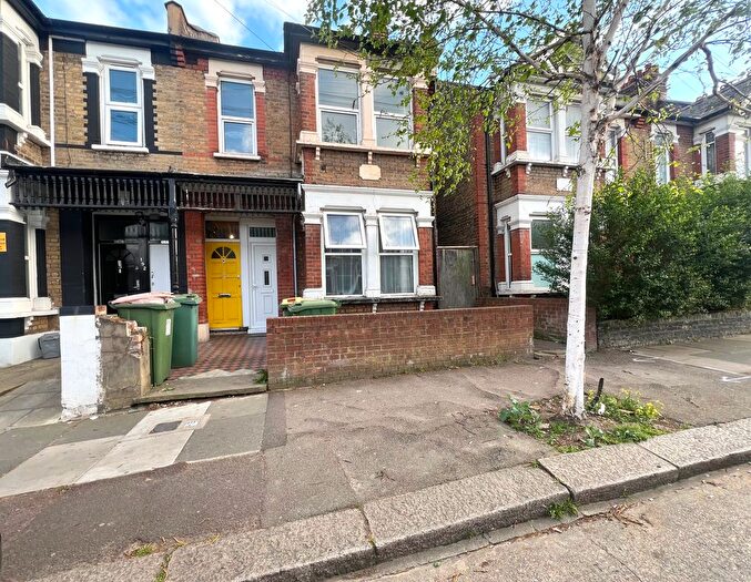 3 Bedroom Flat To Rent In Burges Road, London, E6