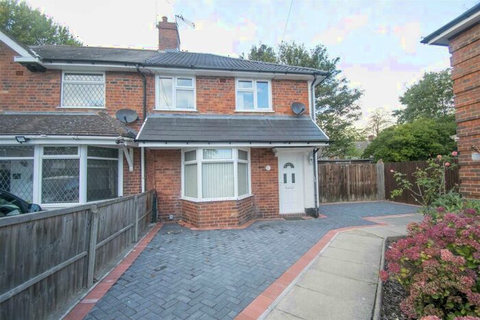 3 Bedroom Semi-Detached House To Rent In Besant Grove, Acocks Green, B27