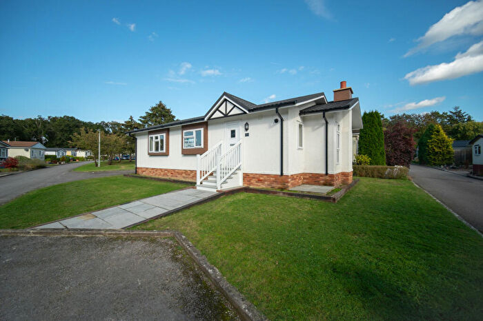 2 Bedroom Park Home For Sale In Godalming, Surrey, GU8