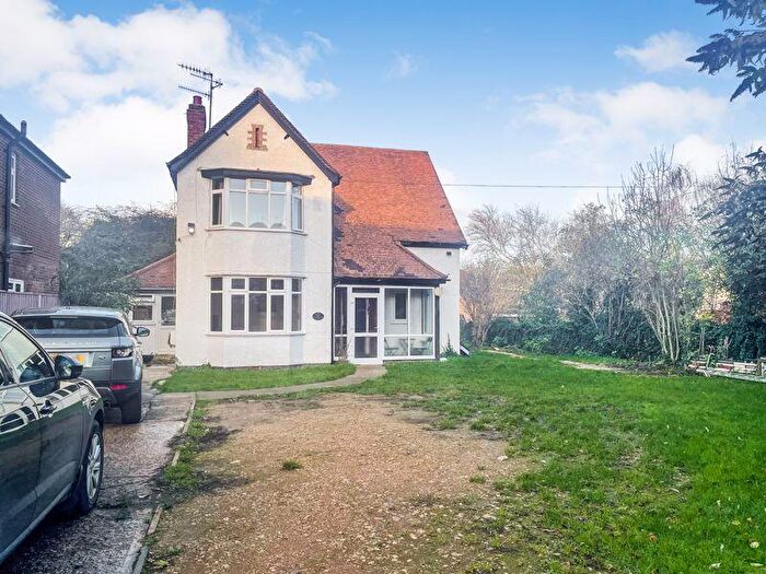 5 Bedroom Detached House For Sale In Broughton Road, Banbury, OX16