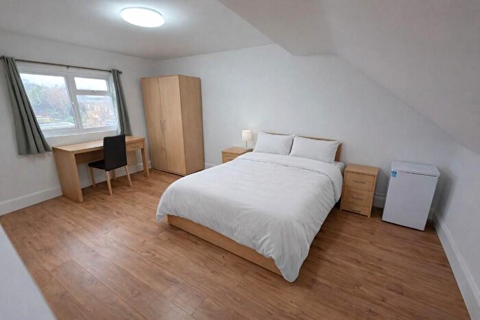 Studio To Rent In Kingswood Road, London, E11