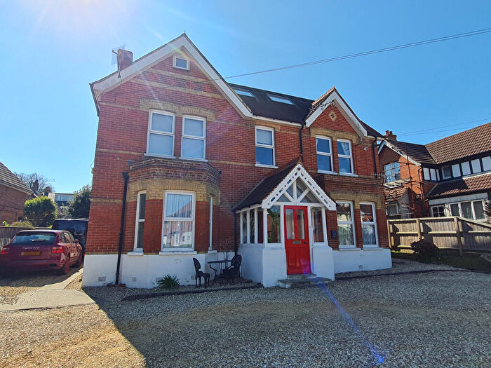 2 Bedroom Apartment To Rent In The Avenue, Totland, PO39