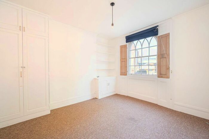 2 Bedroom Flat To Rent In Caledonian Road, Islington, London, N1
