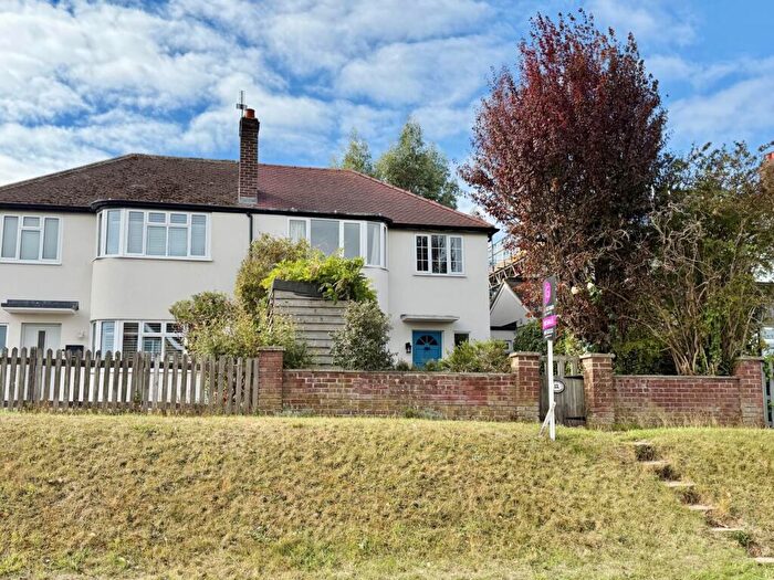 3 Bedroom Semi Detached House For Sale In Papist Way, Cholsey, OX10