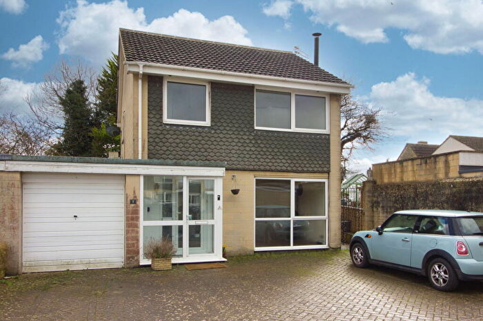 3 Bedroom Detached House For Sale In Grocyn Close, Chippenham, SN14