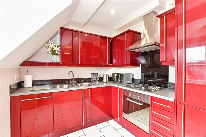 1 Bedroom Flat For Sale In Parsons Place, Tonbridge, Kent, TN9