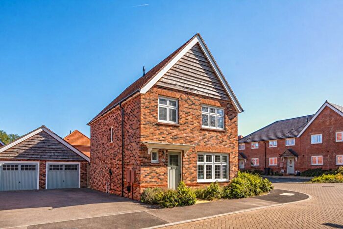 3 Bedroom Detached House For Sale In Nightjar Close, Liphook, Hampshire, GU30