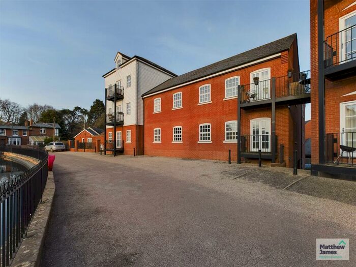 2 Bedroom Apartment To Rent In Waterside Lane, Colchester, CO2