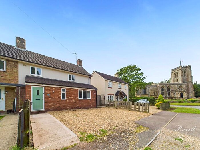 3 Bedroom Semi-Detached House For Sale In Church Close, Maids Moreton, MK18