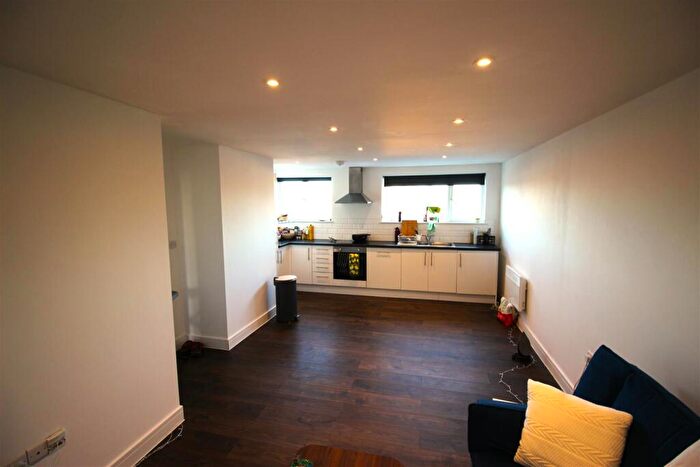 2 Bedroom Flat To Rent In Carisbrooke Road, Gosport, Hants, PO13