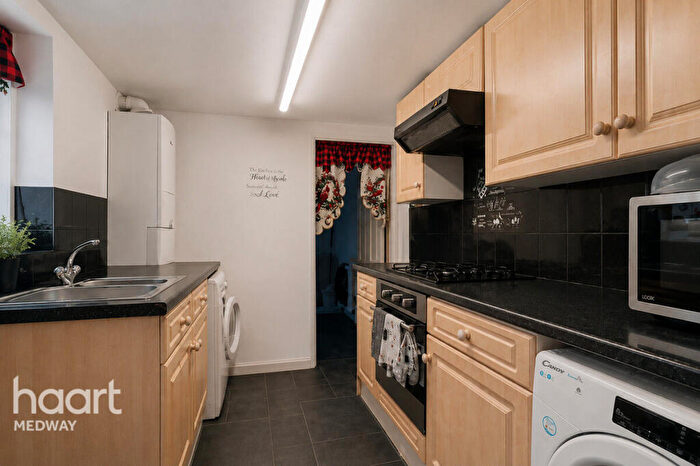 4 Bedroom Terraced House For Sale In Ordnance Terrace, Chatham, ME4