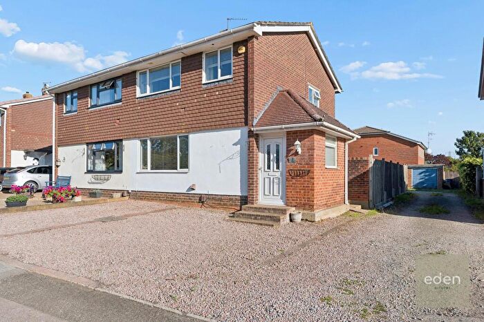 3 Bedroom Semi-Detached House For Sale In Partridge Avenue, Larkfield, ME20