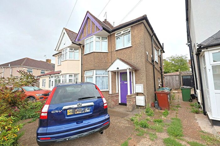 1 Bedroom Maisonette For Sale In Merlin Crescent, Edgware, HA8