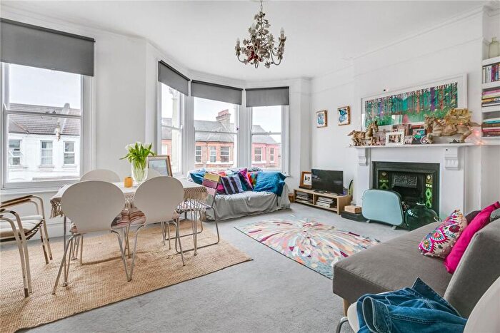 3 Bedroom Flat To Rent In Bathurst Gardens, Queens Park, NW10