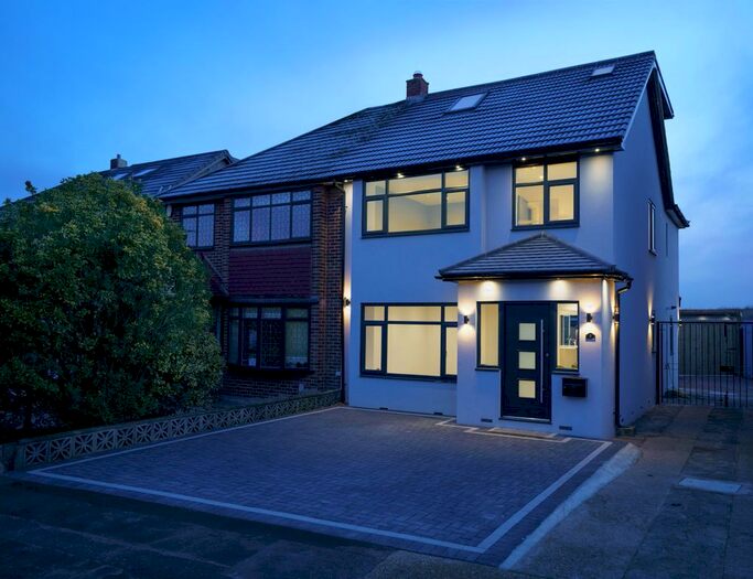 5 Bedroom Semi-Detached House To Rent In Thorogood Way, Rainham, RM13