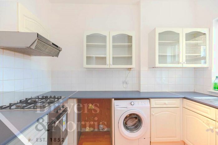 2 Bedroom Apartment To Rent In Hornsey Road, Islington, London, N19