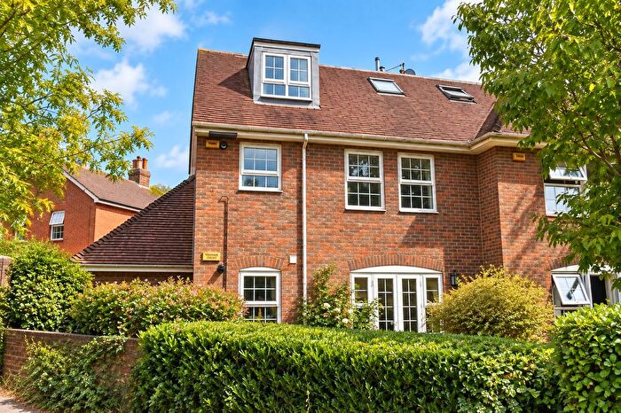 2 Bedroom Flat For Sale In Reigate Road, Burgh Heath, KT20