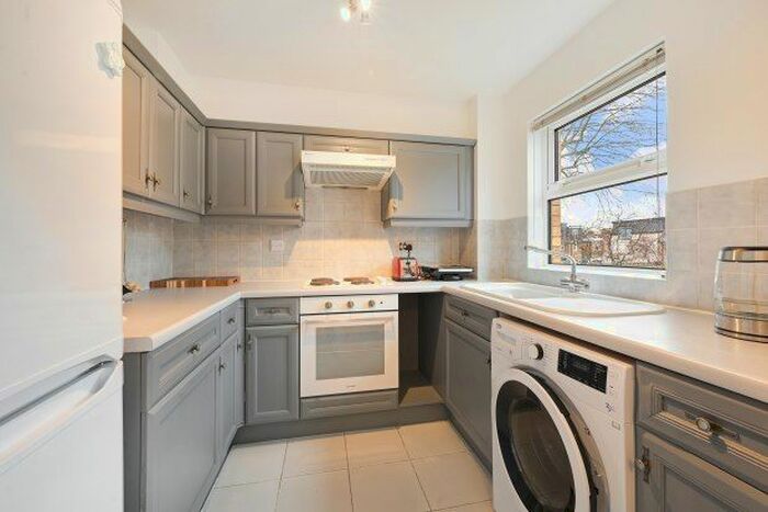 1 Bedroom Flat To Rent In Monmouth Close, Chiswick, W4