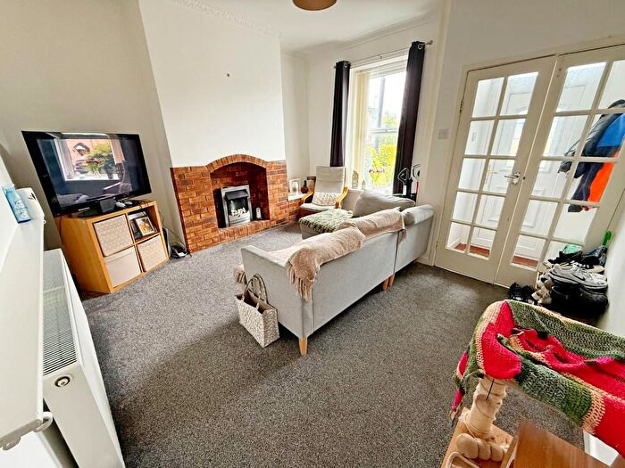 2 Bedroom Cottage To Rent In Bevis Green, Walmersley, Bury, BL9