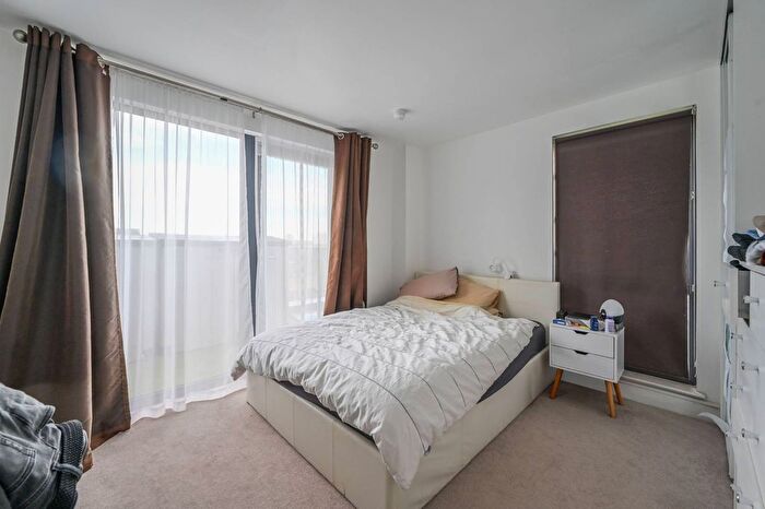 1 Bedroom Flat To Rent In Mercury House, Canning Town, London, E16