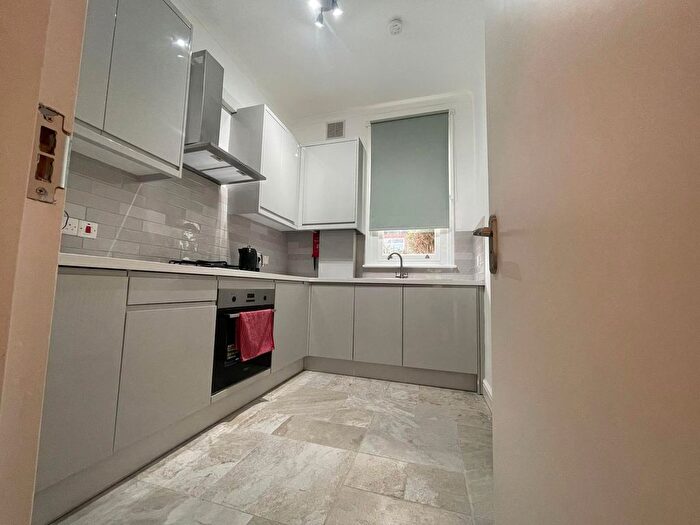 3 Bedroom Flat To Rent In Flat, Wakefield Road, Tottenham, N15